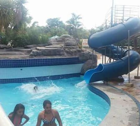 Ecologic Park Ap 2 Quartos Para 7 Pessoas 1Park Aquatico 10 Piscinas Termais Caldas Novas Dış mekan fotoğraf